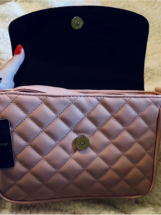 NWT Disney Quilted Pink Minnie Mouse Pearl Embellished Women’s Crossbody Purse - Picture 3 of 3